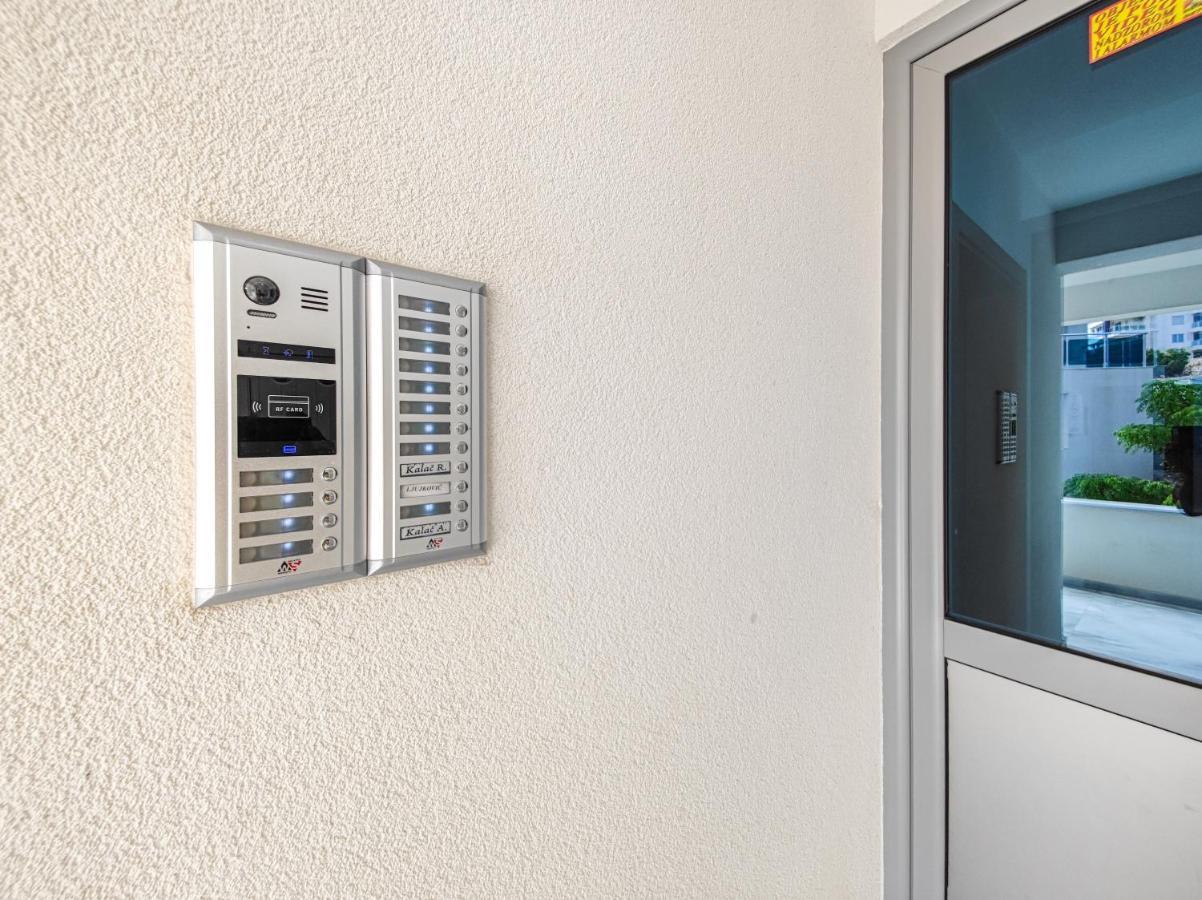 Apartment Plavo Nebo Dobra Voda Εξωτερικό φωτογραφία
